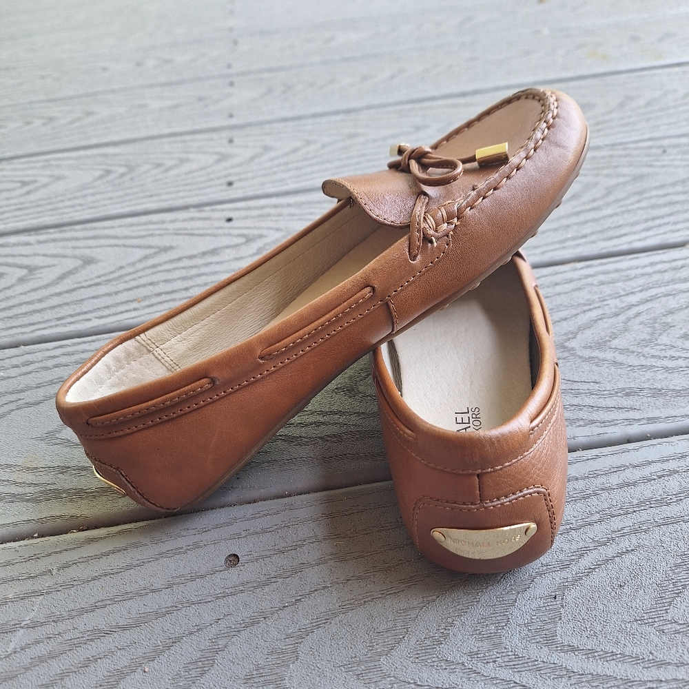 Like New- MK leather Shoes woman SZ 7.5 (s024)